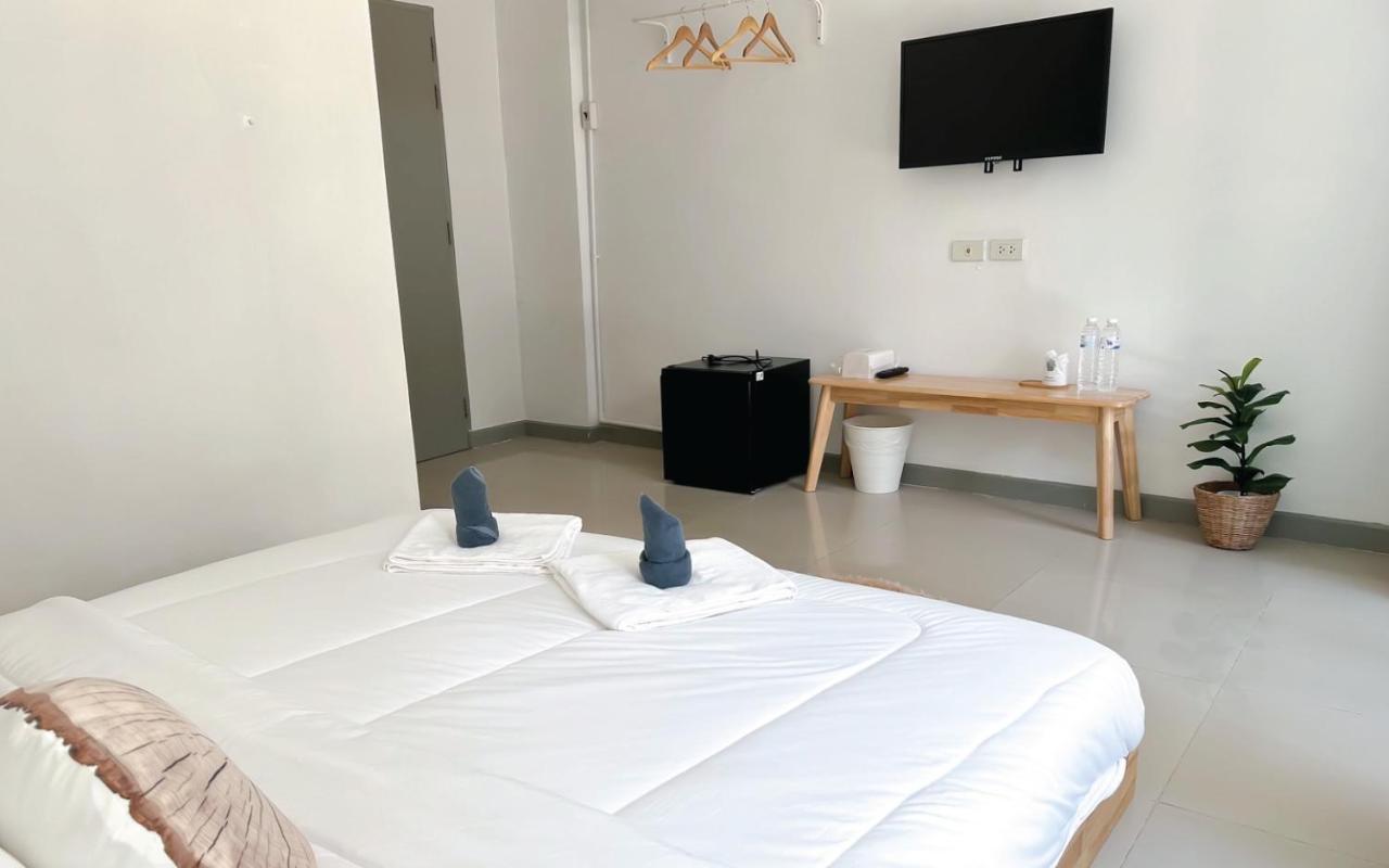 Baobab Hotel Patong Екстериор снимка